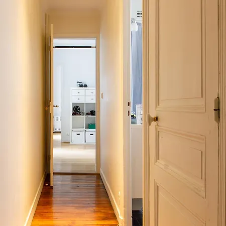 Vintage 3bd Parisian Apartment-vaugirard