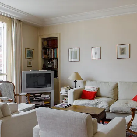 Vintage 3bd Parisian Apartment-vaugirard